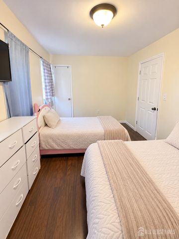 521 E 2nd Street E, Bound Brook, NJ 8805