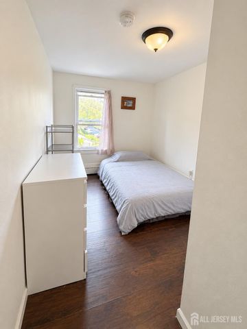 521 E 2nd Street E, Bound Brook, NJ 8805
