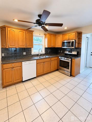 521 E 2nd Street E, Bound Brook, NJ 8805