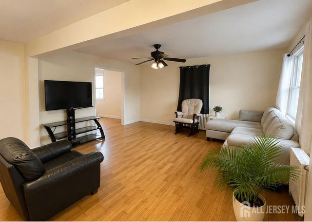 521 E 2nd Street E, Bound Brook, NJ 8805