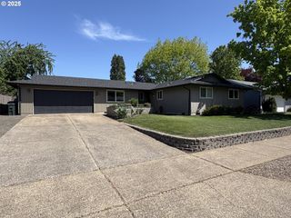 2017 AMIRANTE St, Eugene, OR 97402