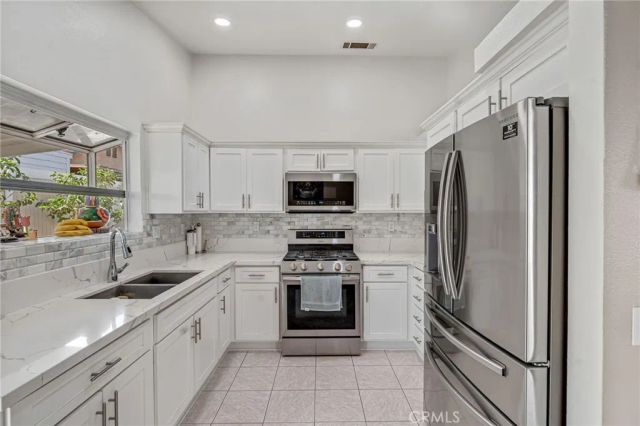 569 Award Drive, Colton, CA 92324