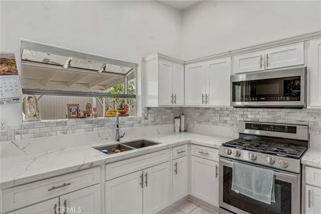 569 Award Drive, Colton, CA 92324