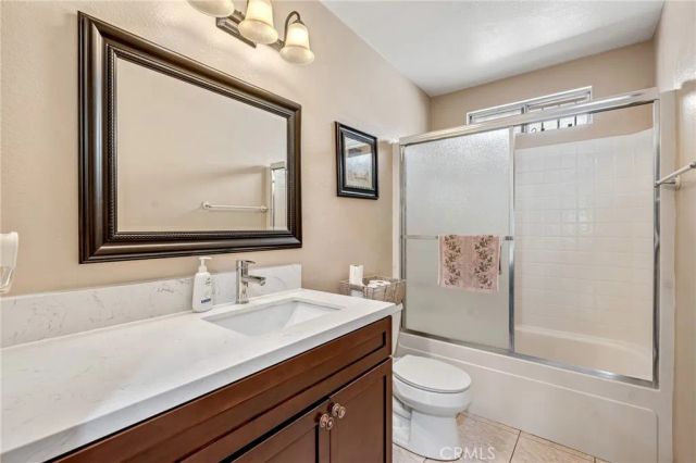 569 Award Drive, Colton, CA 92324