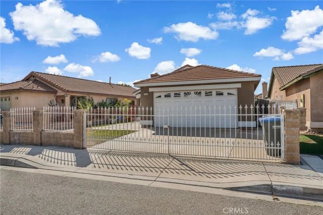 569 Award Drive, Colton, CA 92324