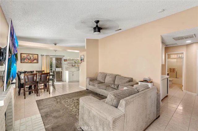 569 Award Drive, Colton, CA 92324