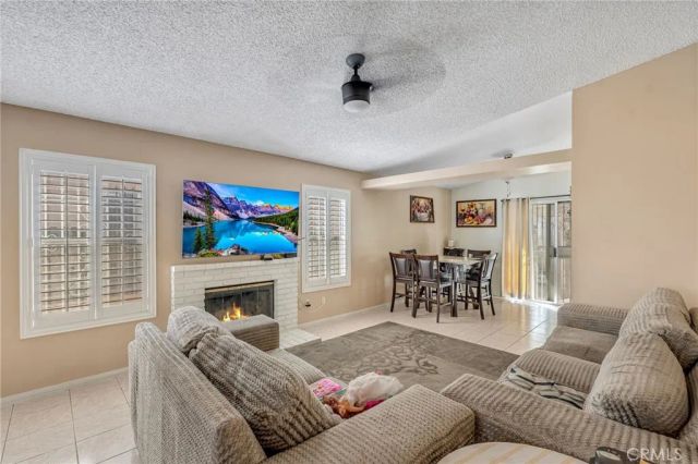 569 Award Drive, Colton, CA 92324