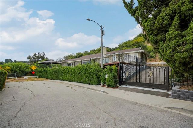 3737 Debstone Ave, Sherman Oaks, CA 91423