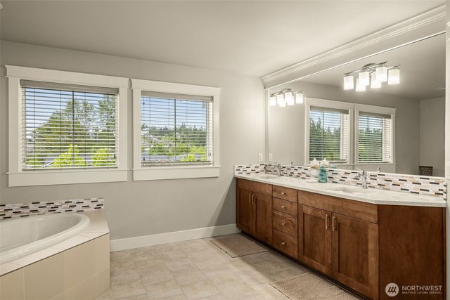 22997 SE 52nd Street, Issaquah, WA 98029