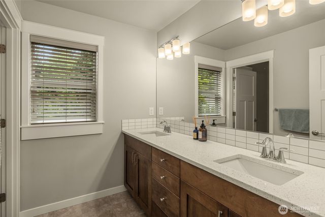 22997 SE 52nd Street, Issaquah, WA 98029