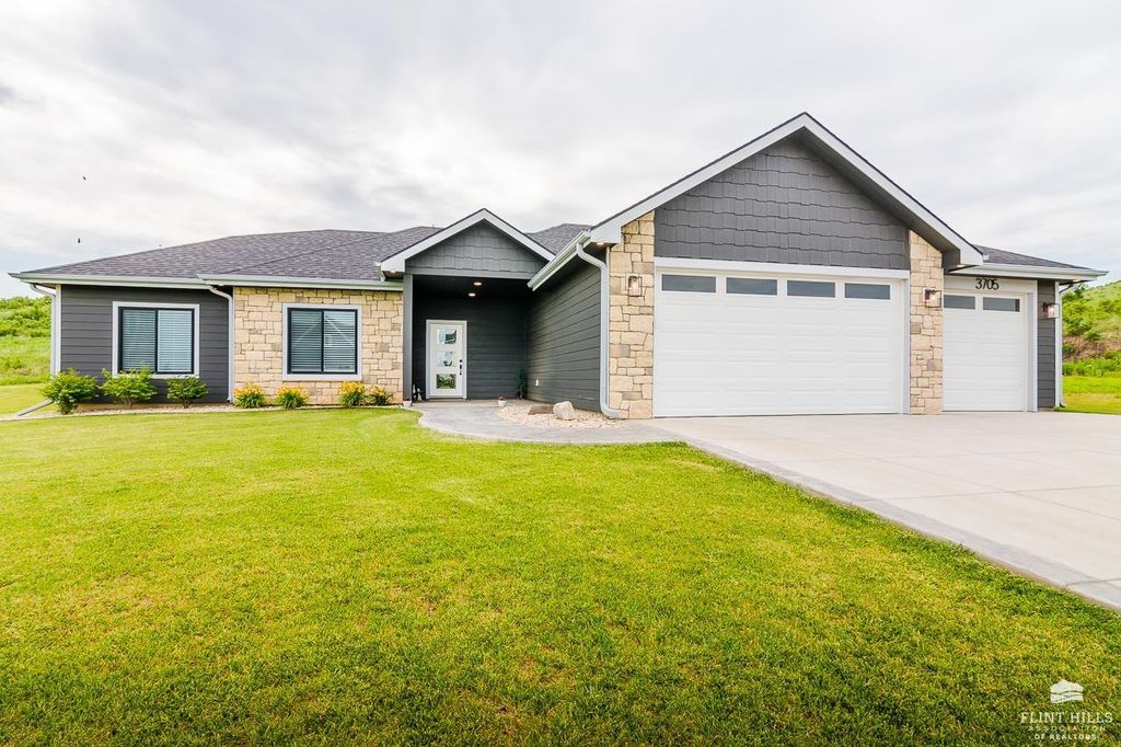 3705 Ames Circle, Manhattan, KS 66502