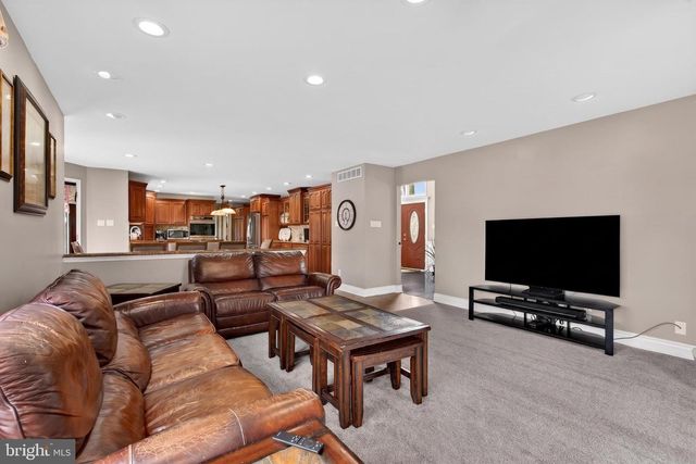 6 LA RUE LN, Medford, NJ 08055