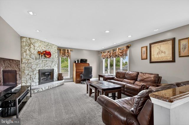 6 LA RUE LN, Medford, NJ 08055