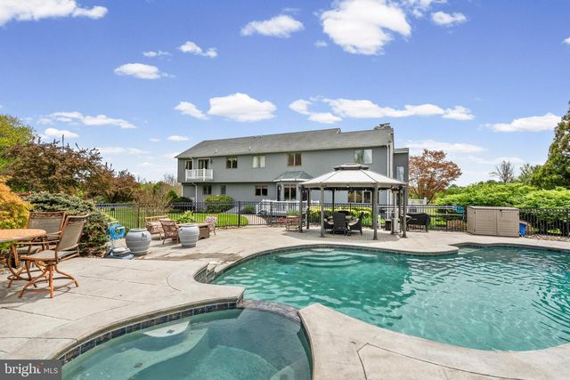6 LA RUE LN, Medford, NJ 08055