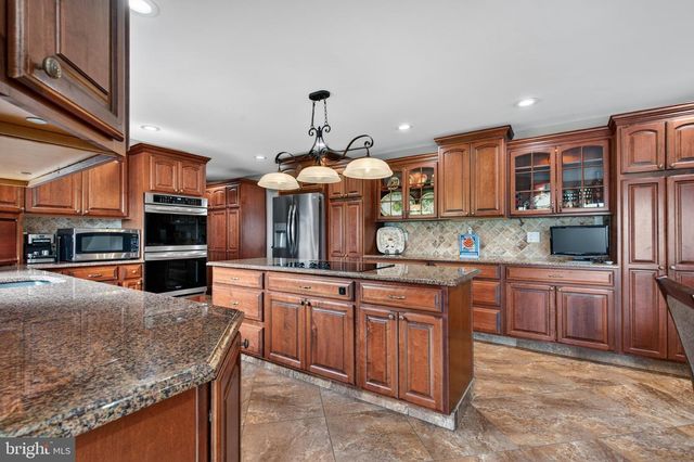 6 LA RUE LN, Medford, NJ 08055