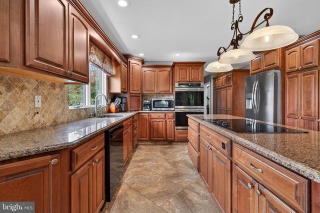6 LA RUE LN, Medford, NJ 08055
