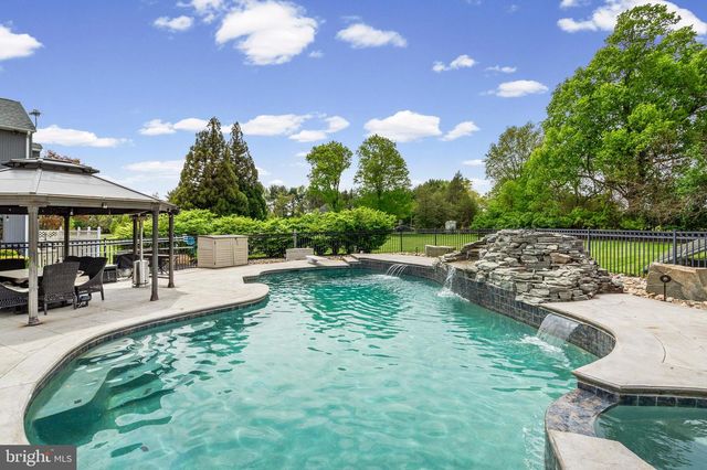 6 LA RUE LN, Medford, NJ 08055