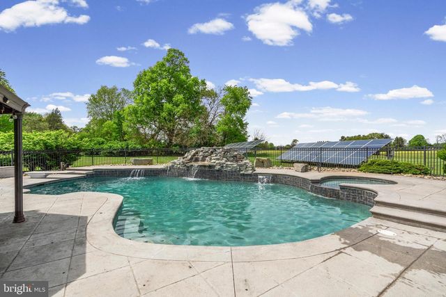 6 LA RUE LN, Medford, NJ 08055