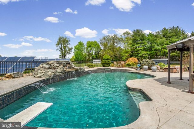 6 LA RUE LN, Medford, NJ 08055
