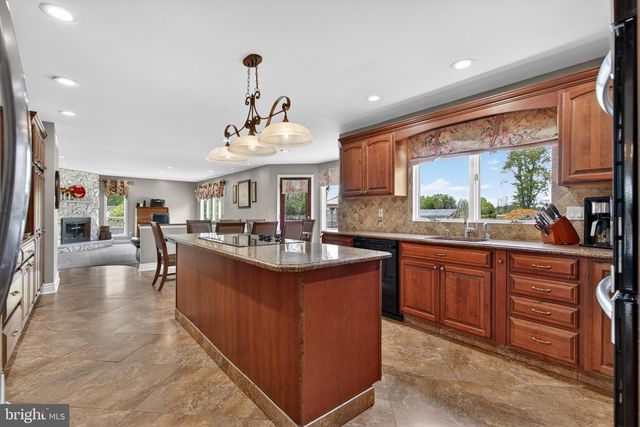 6 LA RUE LN, Medford, NJ 08055