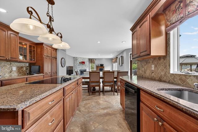6 LA RUE LN, Medford, NJ 08055
