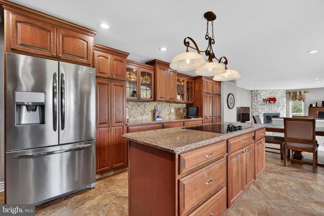 6 LA RUE LN, Medford, NJ 08055