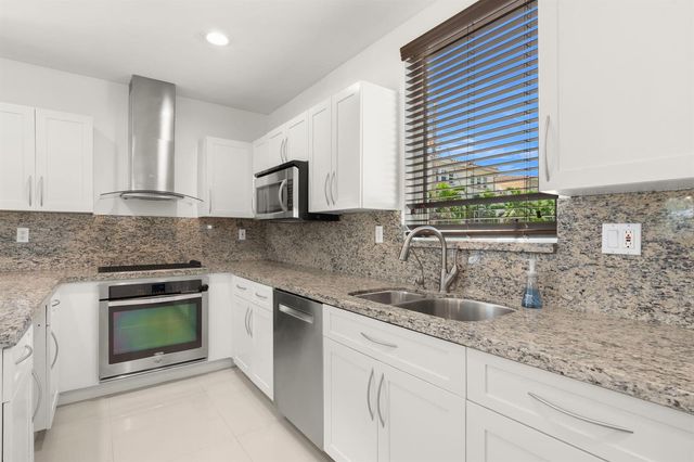 622 NE 10th Avenue, Fort Lauderdale, FL 33304