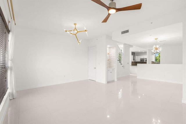 622 NE 10th Avenue, Fort Lauderdale, FL 33304
