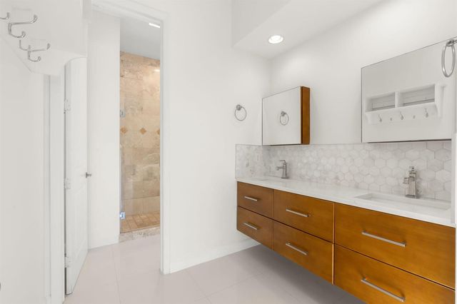 622 NE 10th Avenue, Fort Lauderdale, FL 33304