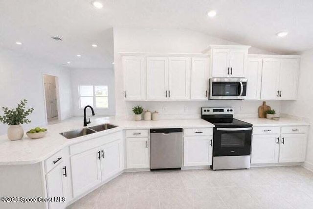 1138 Soleway Avenue NW, Palm Bay, FL 32907