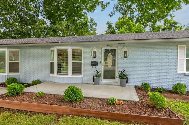 9921 W 67th Street, Merriam, KS 66203