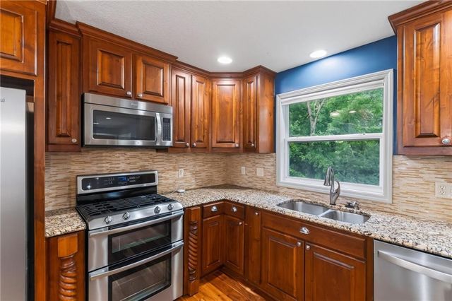 9921 W 67th Street, Merriam, KS 66203