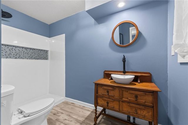 9921 W 67th Street, Merriam, KS 66203