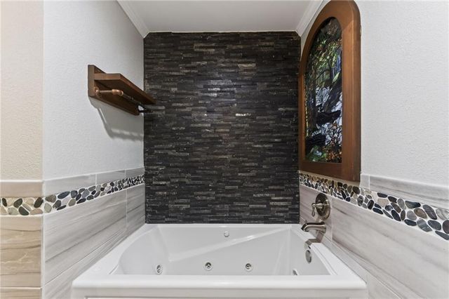 9921 W 67th Street, Merriam, KS 66203