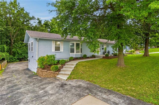 9921 W 67th Street, Merriam, KS 66203