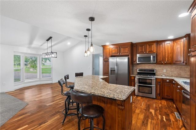 9921 W 67th Street, Merriam, KS 66203