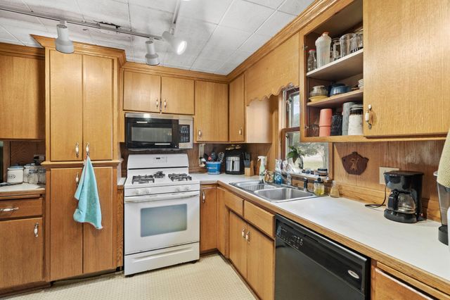 815 333rd Avenue NE, Cambridge, MN 55008