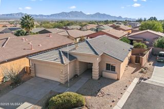 72 E Calle Del Capullo, Green Valley, AZ 85614