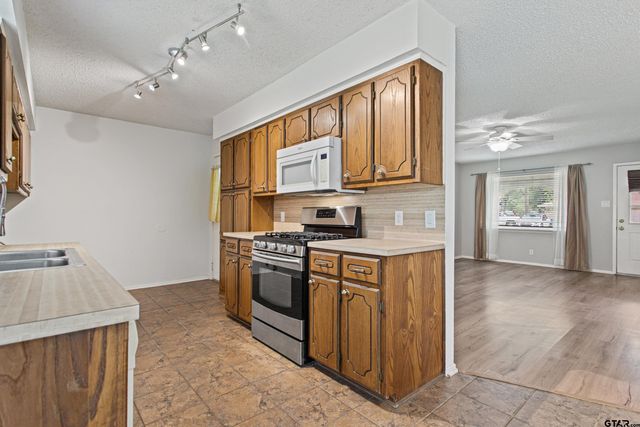 1108 Angie Street, Whitehouse, TX 75791