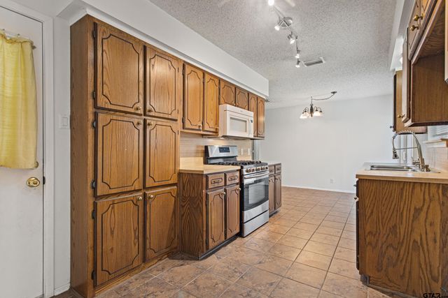 1108 Angie Street, Whitehouse, TX 75791