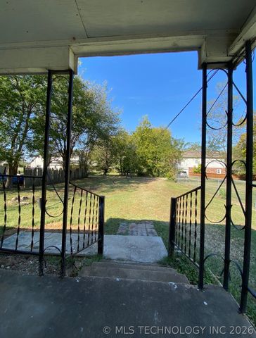 411 N Muskogee Avenue, Claremore, OK 74017