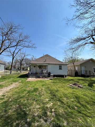 411 N Muskogee Avenue, Claremore, OK 74017