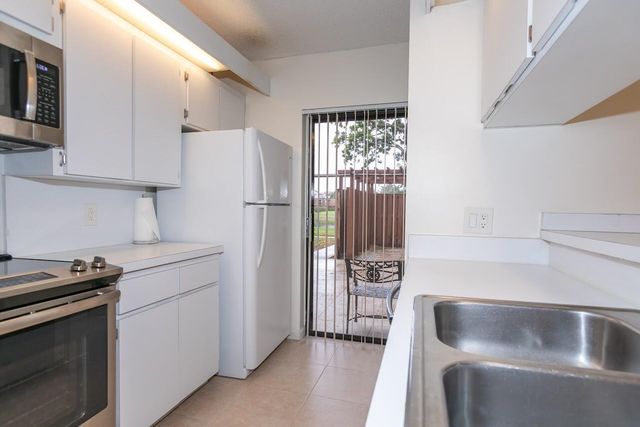 2815 28TH Lane, Greenacres, FL 33463