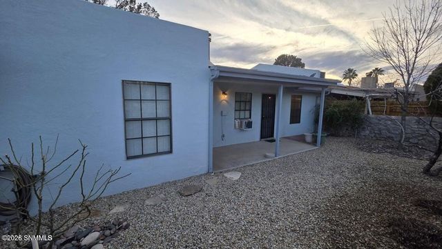 1061 Candeleras Street, Las Cruces, NM 88011