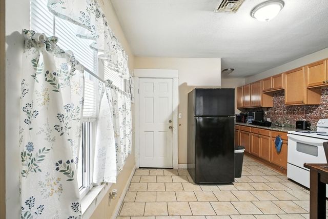 16-18 Haumont Terrace, Springfield, MA 01104