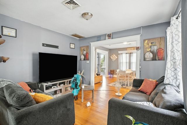 16-18 Haumont Terrace, Springfield, MA 01104