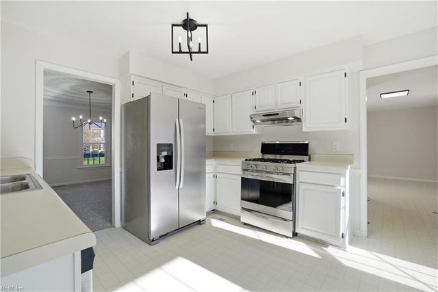 5609 Rossburn DR, Virginia Beach, VA 23455