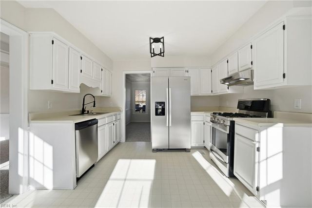 5609 Rossburn DR, Virginia Beach, VA 23455