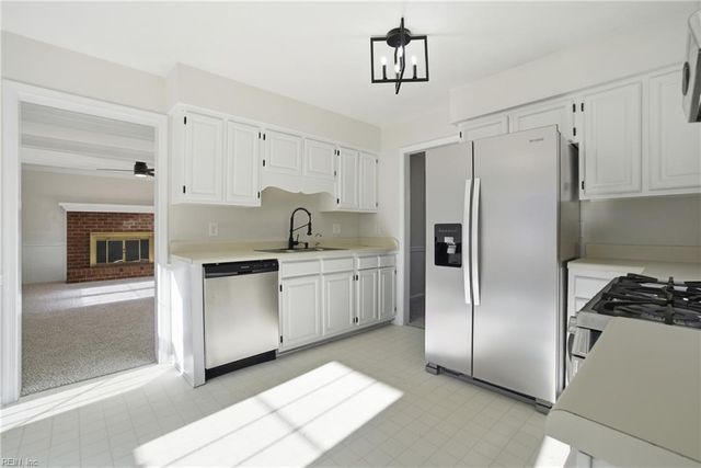 5609 Rossburn DR, Virginia Beach, VA 23455