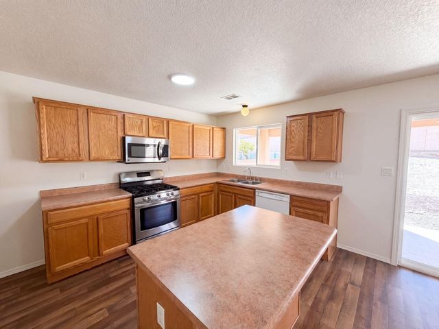 1824 Sierra Norte Loop NE, Rio Rancho, NM 87144